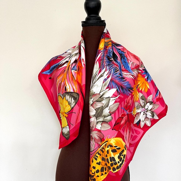 New Salvatore Ferragamo Butterfly Red Pink Multicolor Flora Silk Scarf - Picture 5 of 15